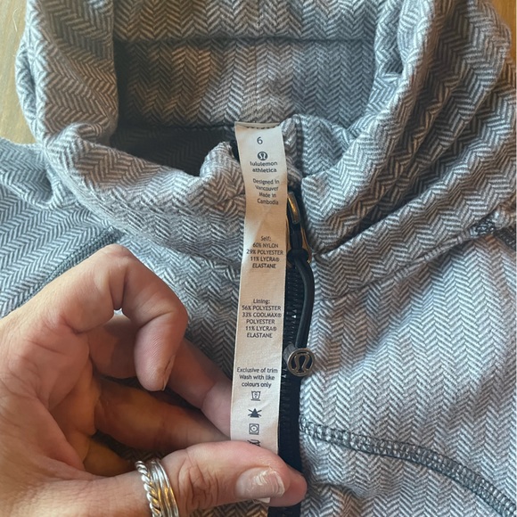 Grey LULULEMON jacket - Picture 2 of 7